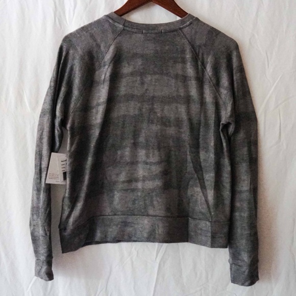 NWT Beyond Yoga Women’s XS Favorite Raglan Crew Pullover Grey Print - Picture 2 of 11